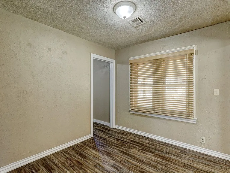 1713 N Page Ave — Photo 10