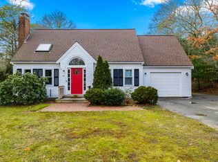 27 Leather Leaf Ln, Mashpee, MA 02649