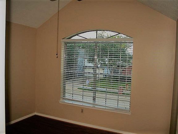 5th image of 5029 Parkcrest Dr
