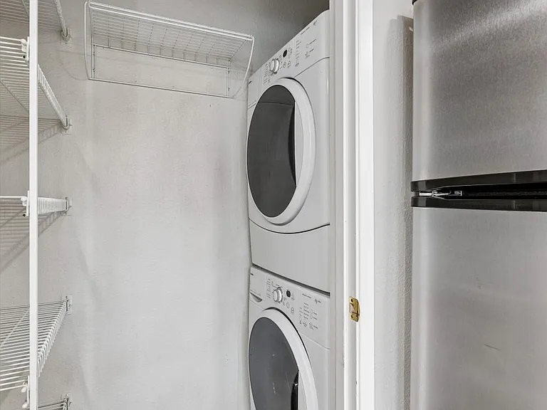 Full-size W/D w/ storage for linens