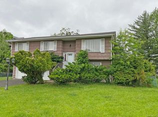 5 Clayton Dr, Spring Valley, NY 10977