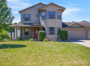 206 Brooke Ln, Millersburg, IN 46543