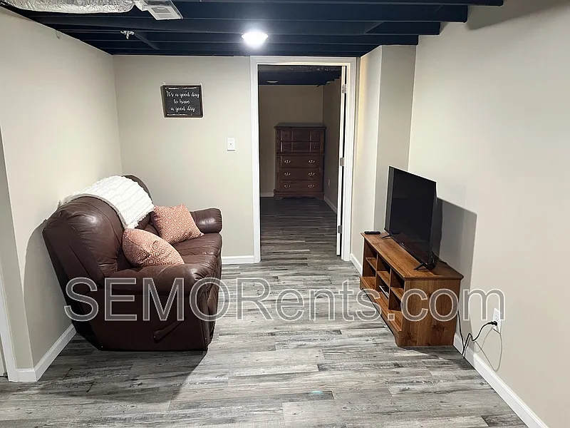 2 bed, 1.0 bath, $1,295 — Photo 3