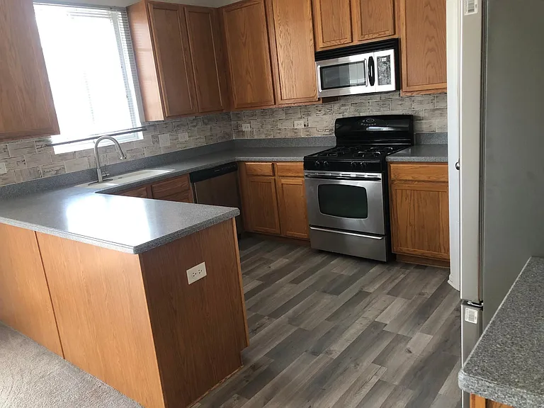 928 Charlton Ln — Photo 3