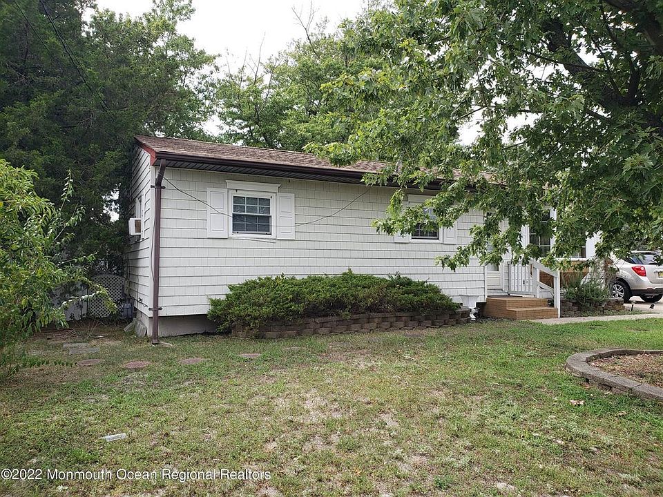 2nd image of 1016 Fischer Blvd
