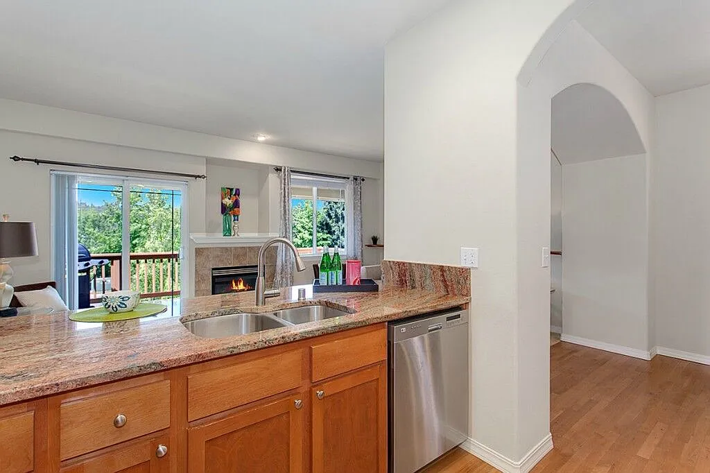 3 bed, 1958 sqft, $3,850 — Photo 2