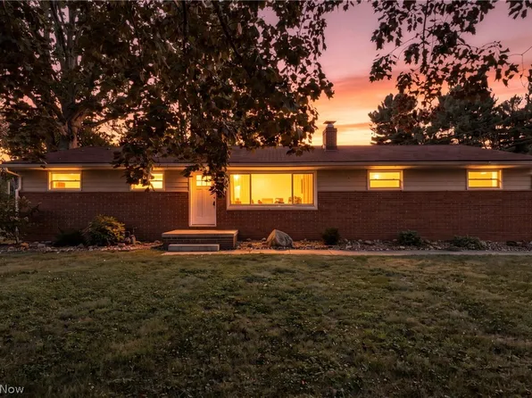 4828 Echoglenn St NW, North Canton, OH 44720