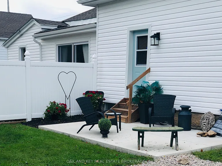 18 Isabel St #A — Photo 13