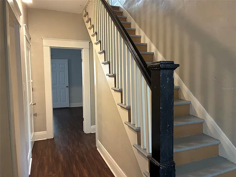 611 S Willow Ave — Photo 17