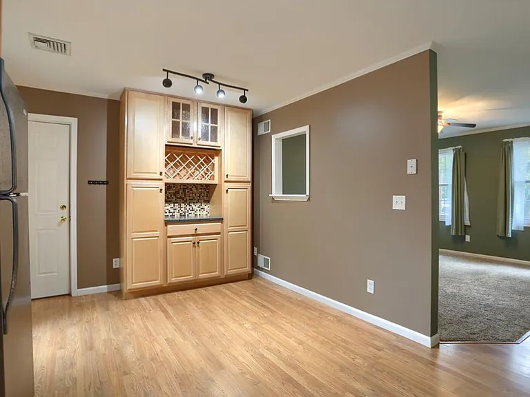 Kitchen/Dining Area