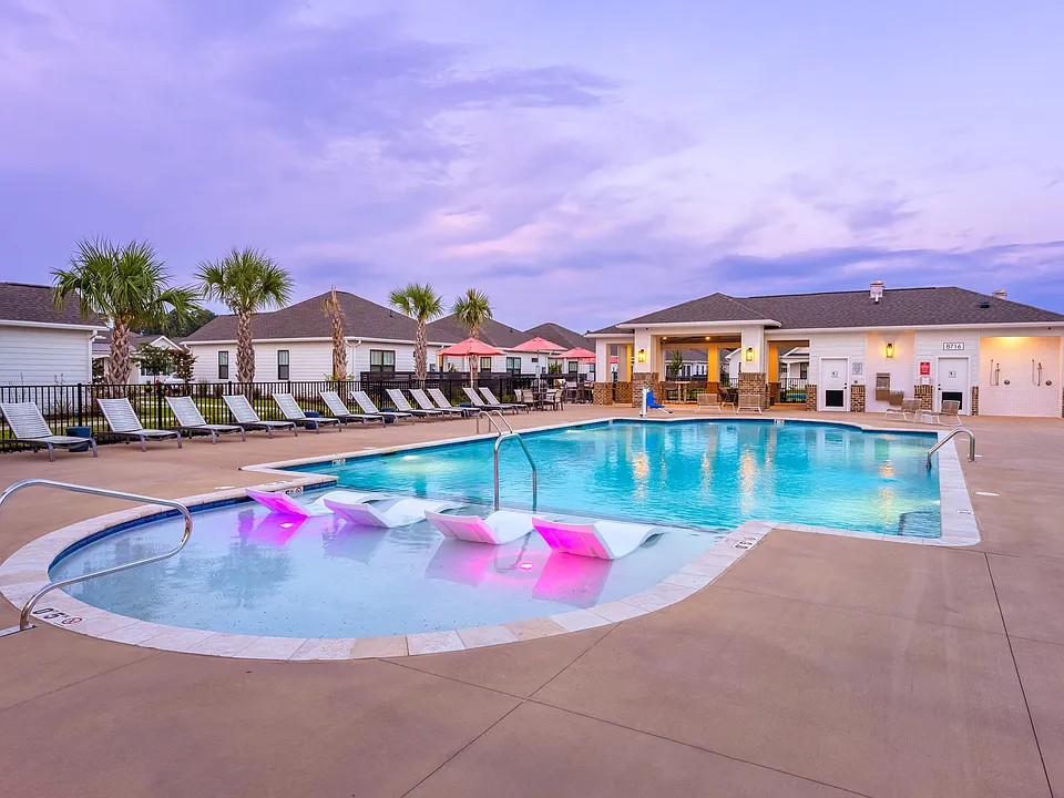 Hawthorne Cottages at Leland