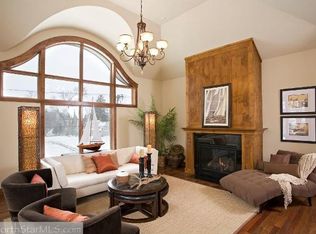 230 Manitoba Ave S, Wayzata, MN 55391