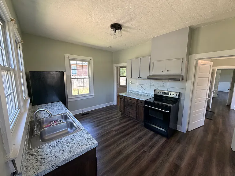 1103 Beaver Dam St — Photo 9