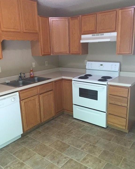 2nd image of 1608 Radcliffe Dr