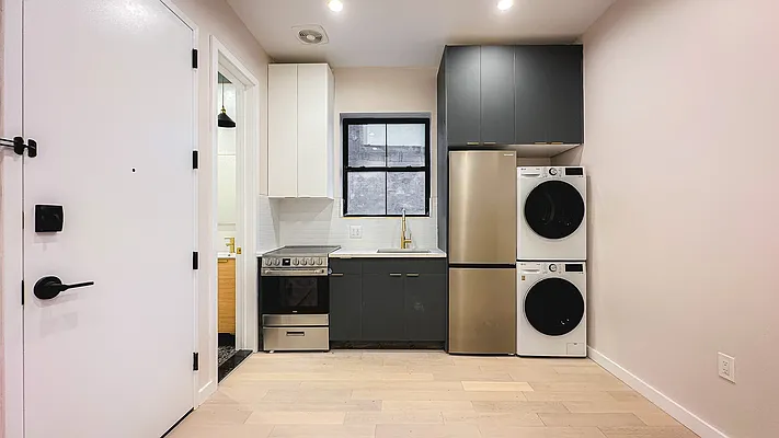 Rented by Jankos Group LLC | media 9