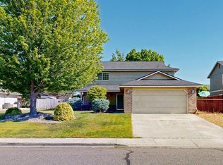 5206 Holly Way, West Richland, WA