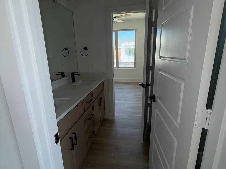 5632-5634 Mesa Cir — Photo 8