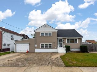 10 Layton St, Freeport, NY 11520