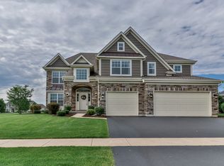 39W869 Kellar Sq, Geneva, IL 60134