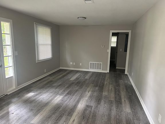 3rd image of 2430 Woodlawn St
