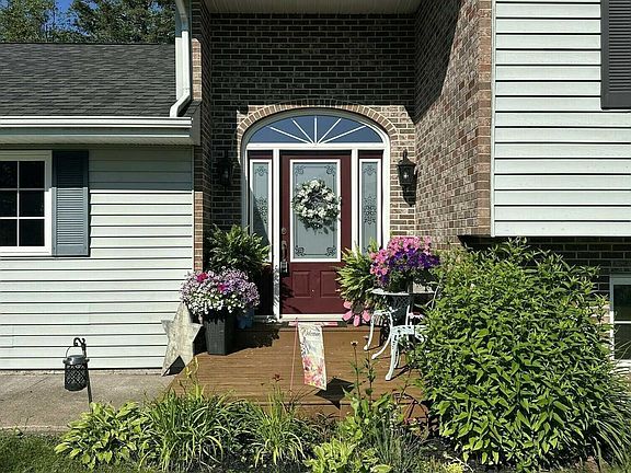 2nd image of 14 Lower Harmony Rd