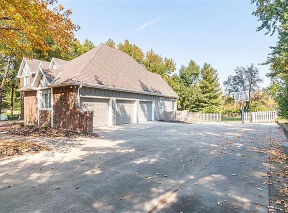 5th image of 29 Eastwood Dr