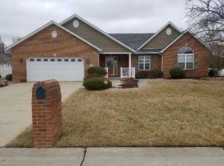 2712 Deerfield Dr, Maryville, IL 62062