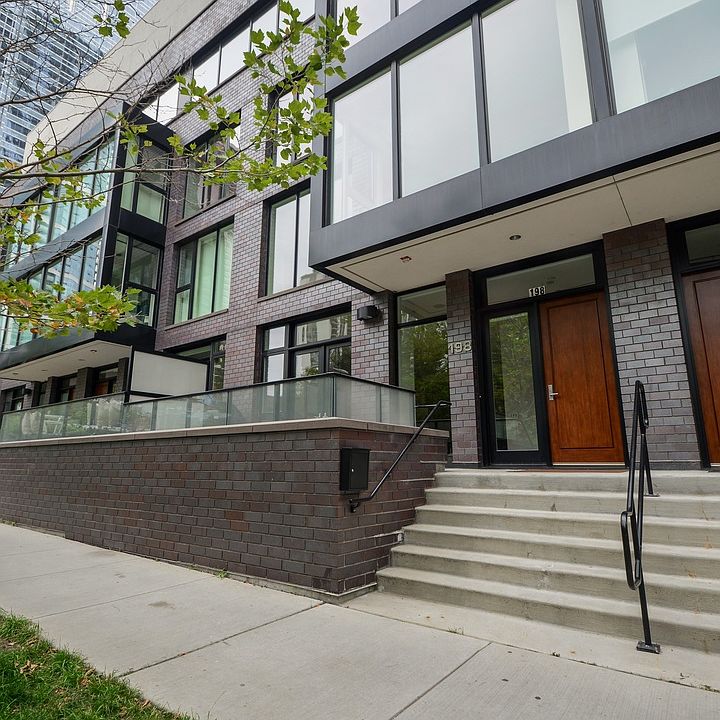 1st image of 198 N Park Dr #198
