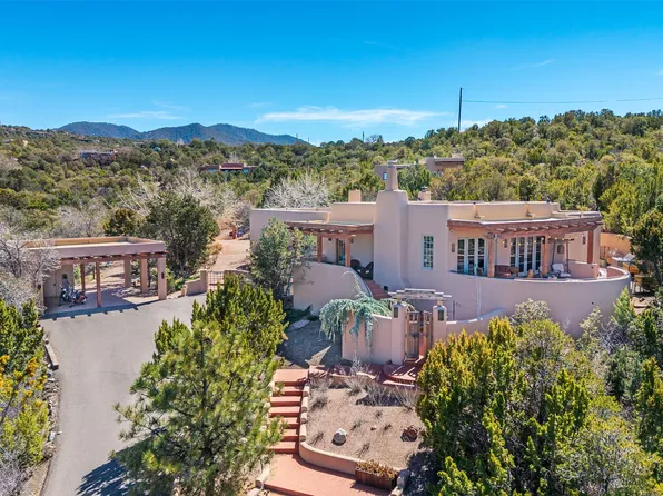 1204 Bandolina Rd, Santa Fe, NM 87501