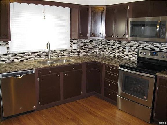 Stainless appliances.