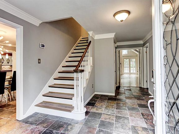 From the light grey walls, to the recently installed hardwood treads and wood balustrade to stunning lead glass door, you are greeted to a fabulous house that is meant for entertaining.
