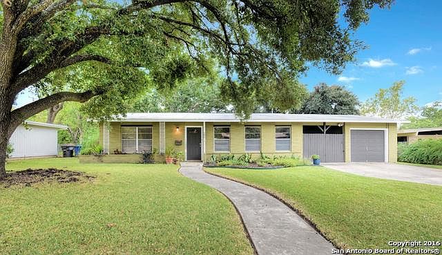 1st image of 206 Pinewood Ln