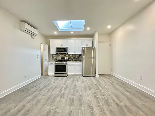 Rented by Astoria Realty | media 7