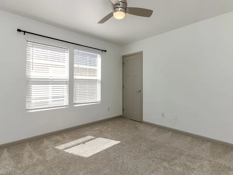 1661 Jensen Ave — Photo 35