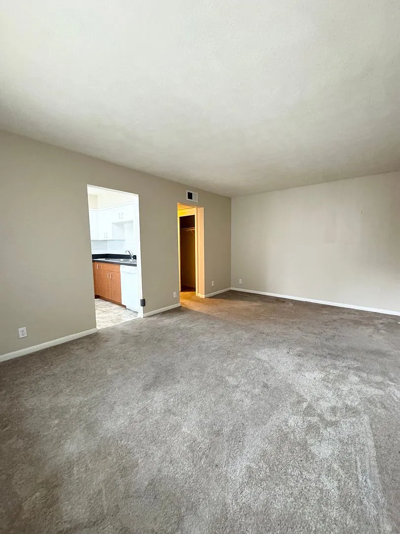 4802 Underwood Ave — Photo 3