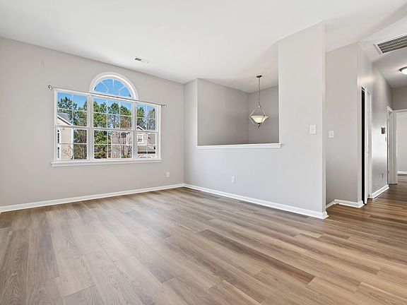 2nd image of 426 Hanson Rd