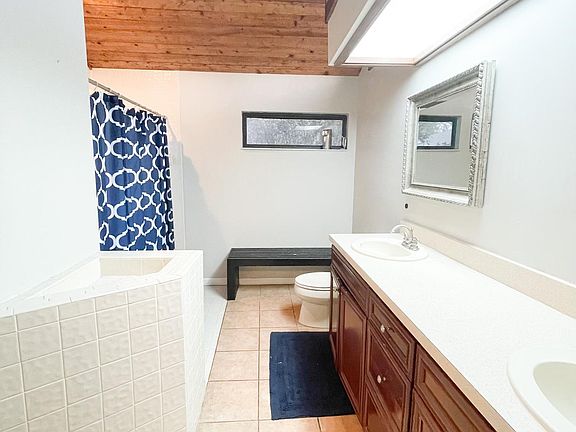 5th image of 823 Riverbend Blvd