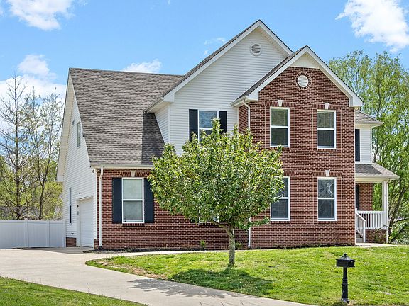 3rd image of 729 Forrest Cove Ct