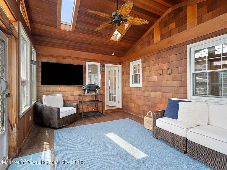 212 Helm Rd — Photo 15