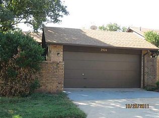 2924 Stonepoint Dr, Edmond, OK 73034