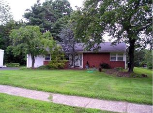 19 Berwick Rd, Kendall Park, NJ 08824