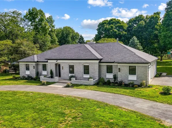 2275 Fiesta Dr, Troy, OH 45373