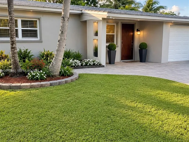 4721 SW 34th Dr — Photo 1
