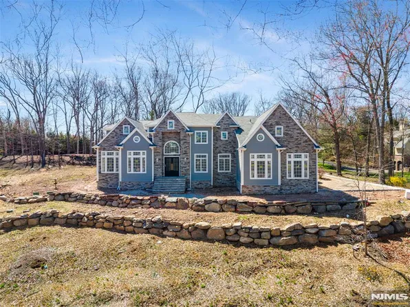 249 Terrace Rd, Franklin Lakes, NJ 07417