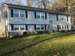 15 Crescent St, Salem, NH 03079