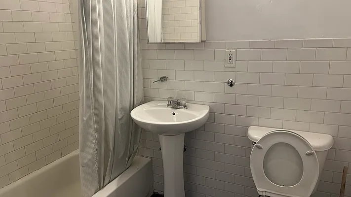 Rented by Nooklyn NYC LLC | media 8