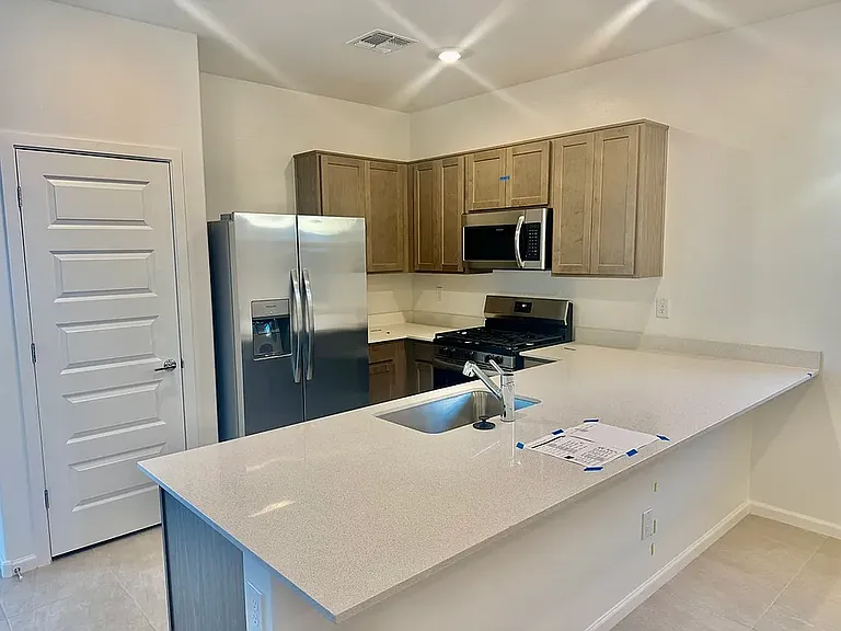 4616 E Amethyst Ln — Photo 6