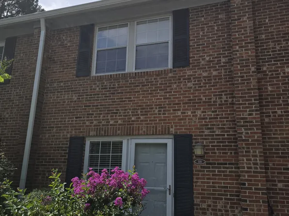 118 Chaucer Ct, Carrboro, NC 27510