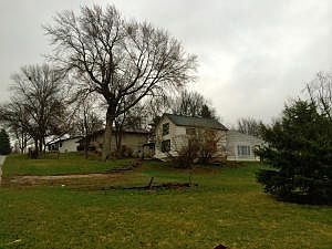4th image of 104 E 2nd St