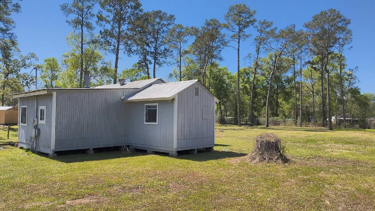 3 bed, 1.0 bath, 928 sqft, $1,475 — Photo 3